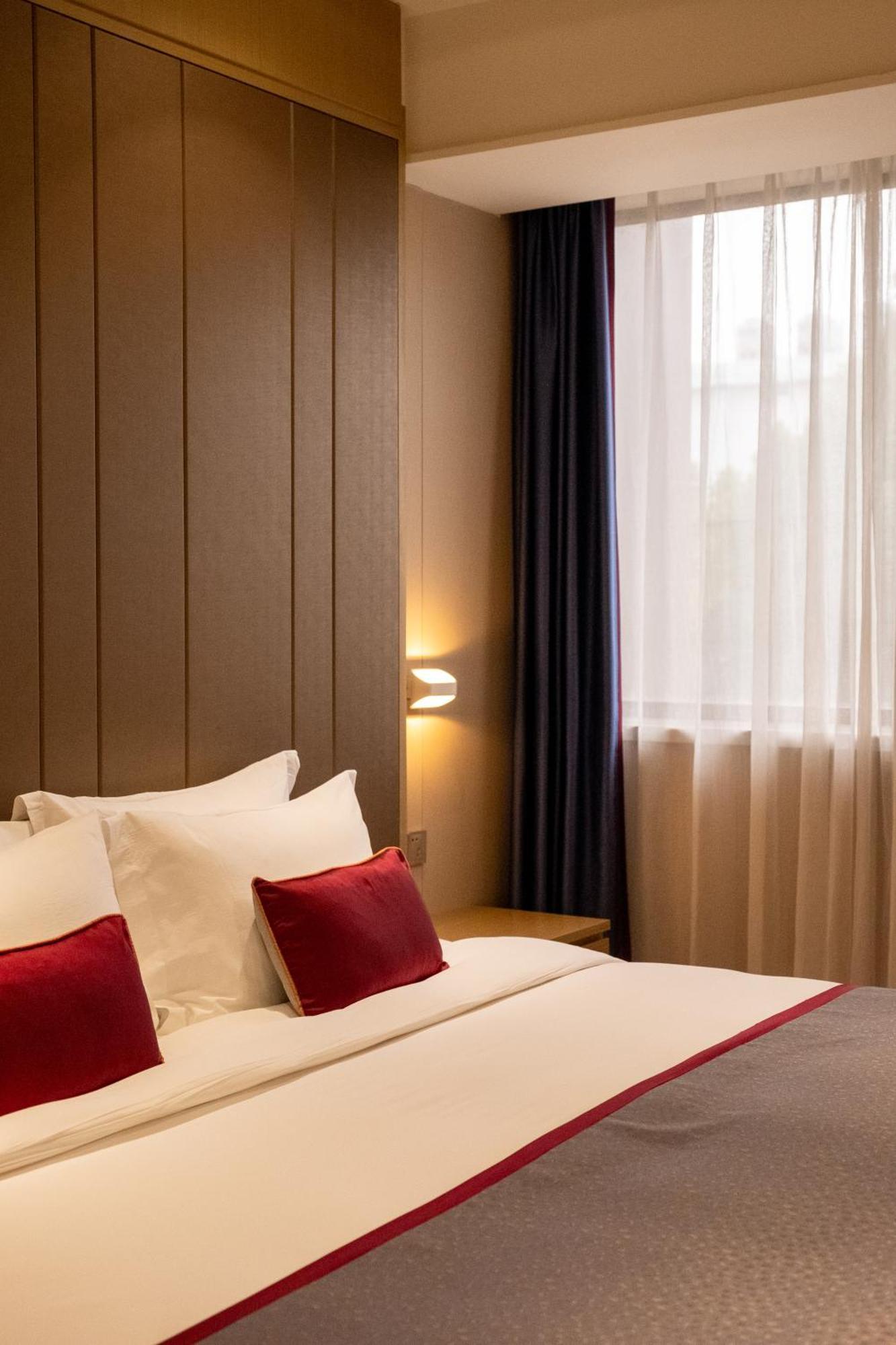 Shanghai-Deco Hotel-Free Shuttle Bus To Pudong Airport And Disneyland Exterior photo