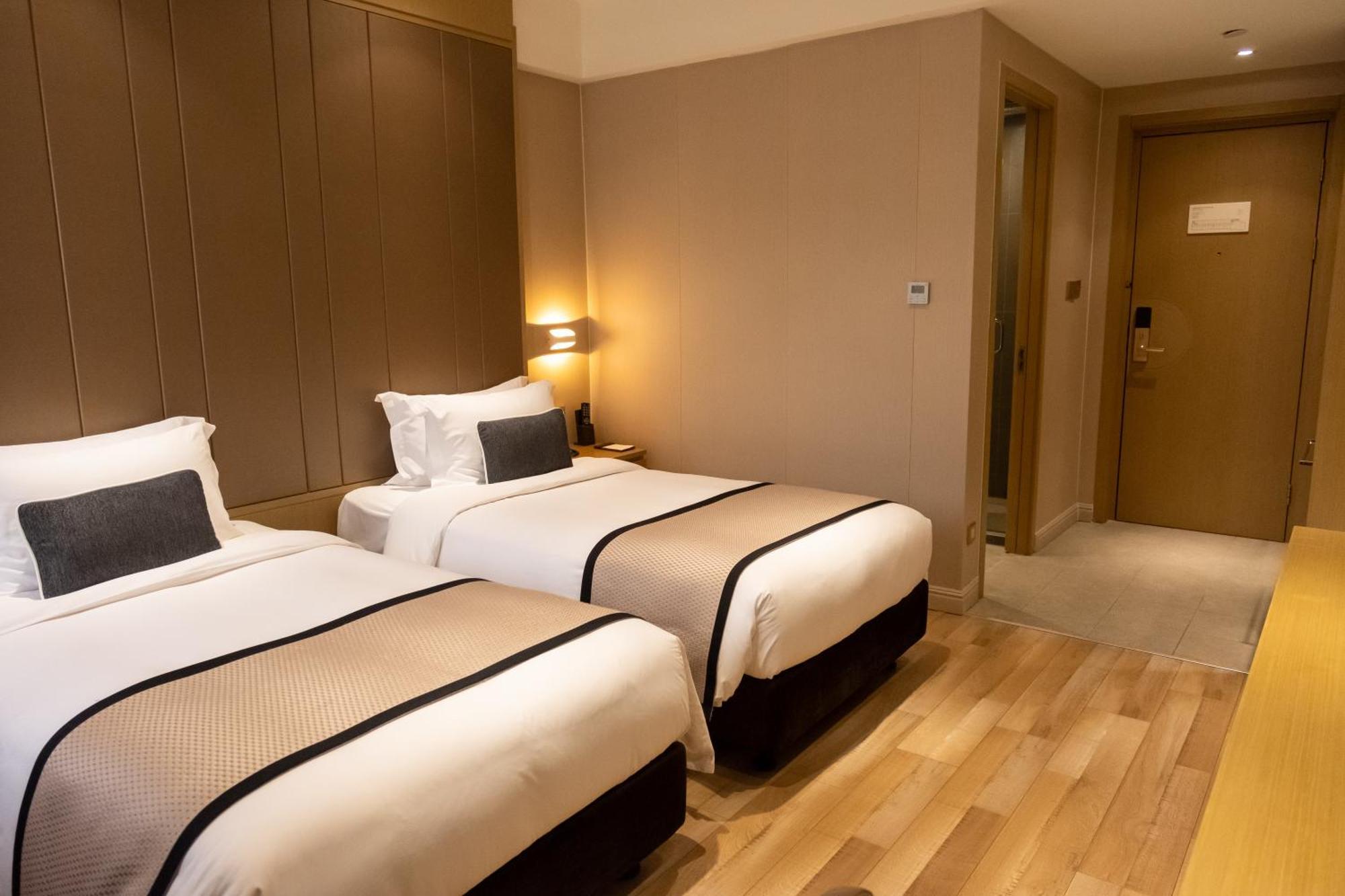 Shanghai-Deco Hotel-Free Shuttle Bus To Pudong Airport And Disneyland Exterior photo