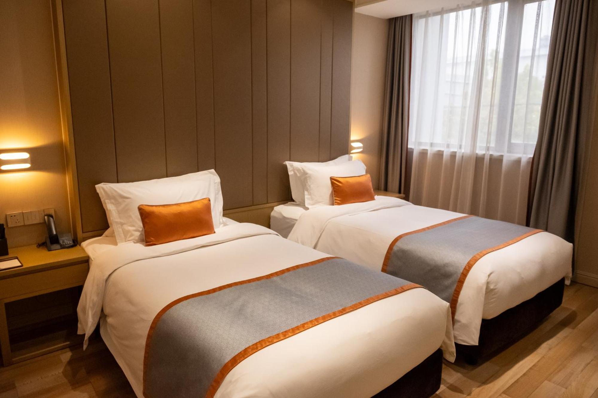 Shanghai-Deco Hotel-Free Shuttle Bus To Pudong Airport And Disneyland Exterior photo