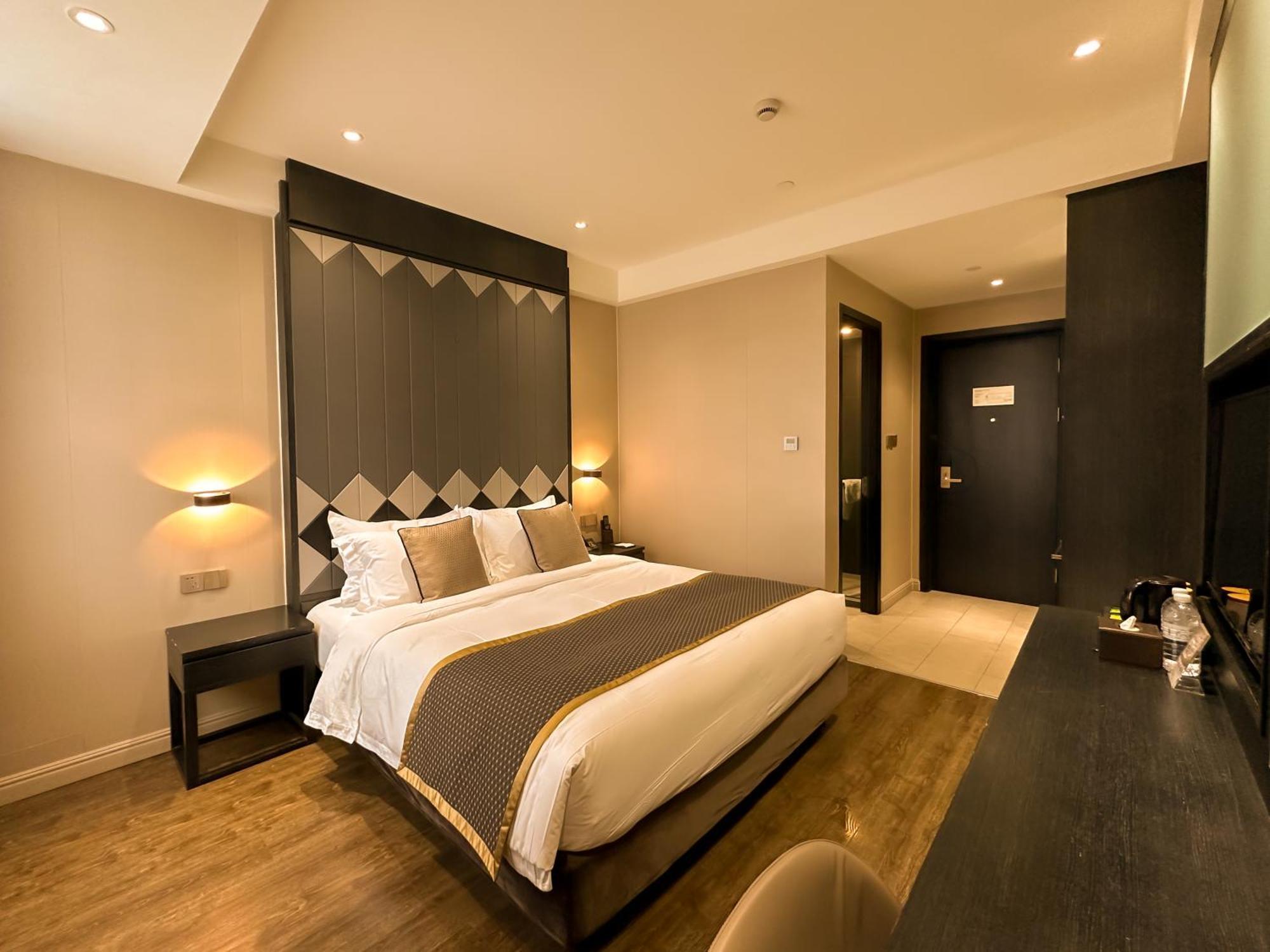 Shanghai-Deco Hotel-Free Shuttle Bus To Pudong Airport And Disneyland Exterior photo